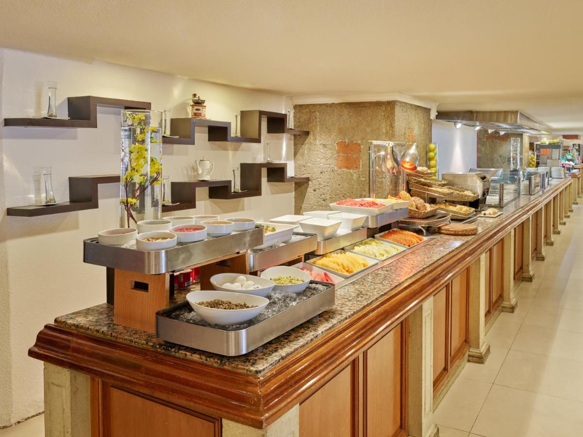 Fiesta Americana Reforma Mexico By Eksteriør billede A buffet at a hotel
