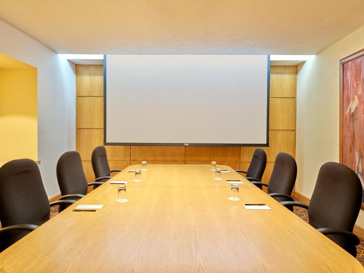 Fiesta Americana Reforma Mexico By Eksteriør billede A projection screen in a meeting room