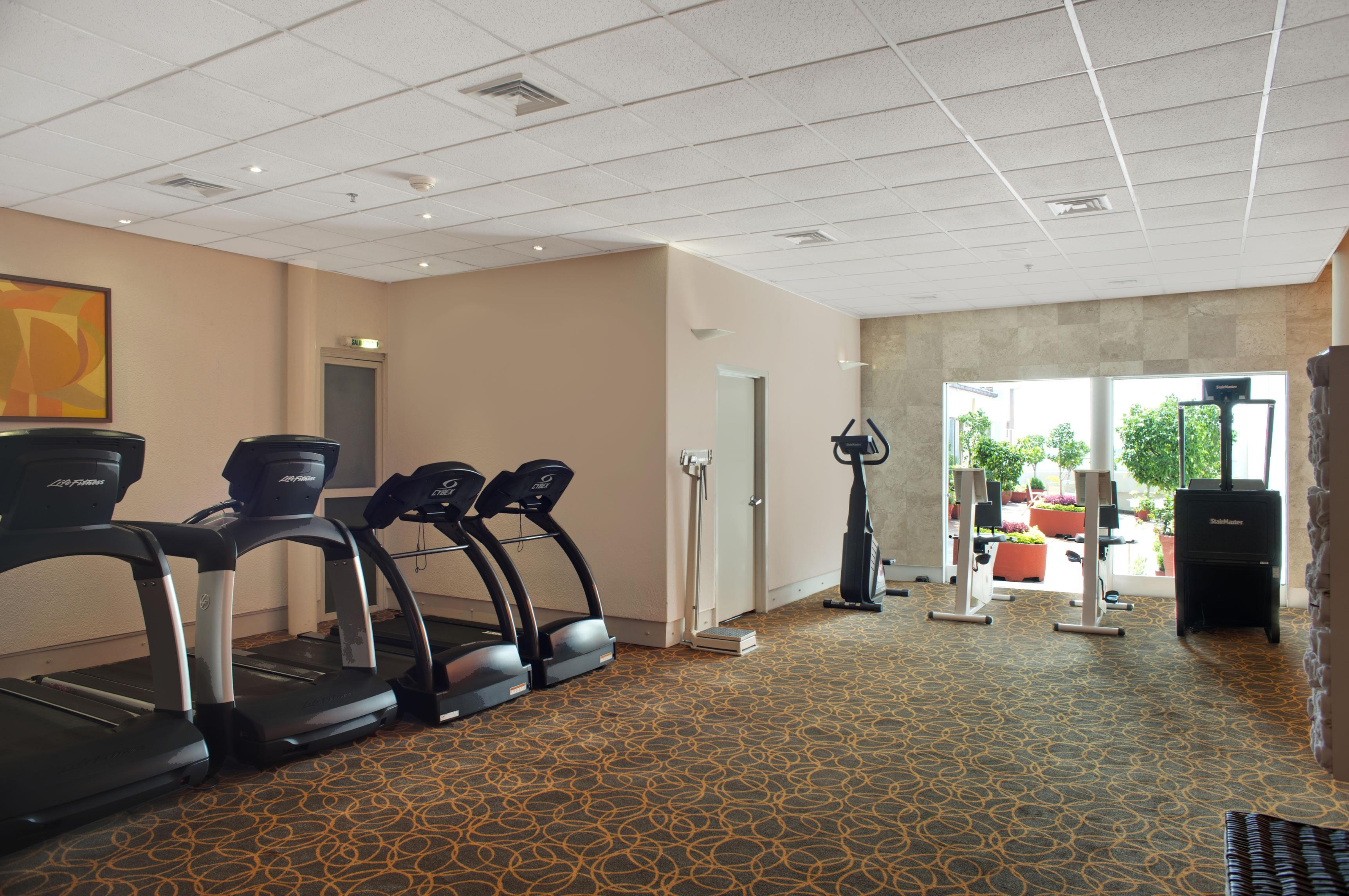 Fiesta Americana Reforma Mexico By Eksteriør billede The gym at the hotel