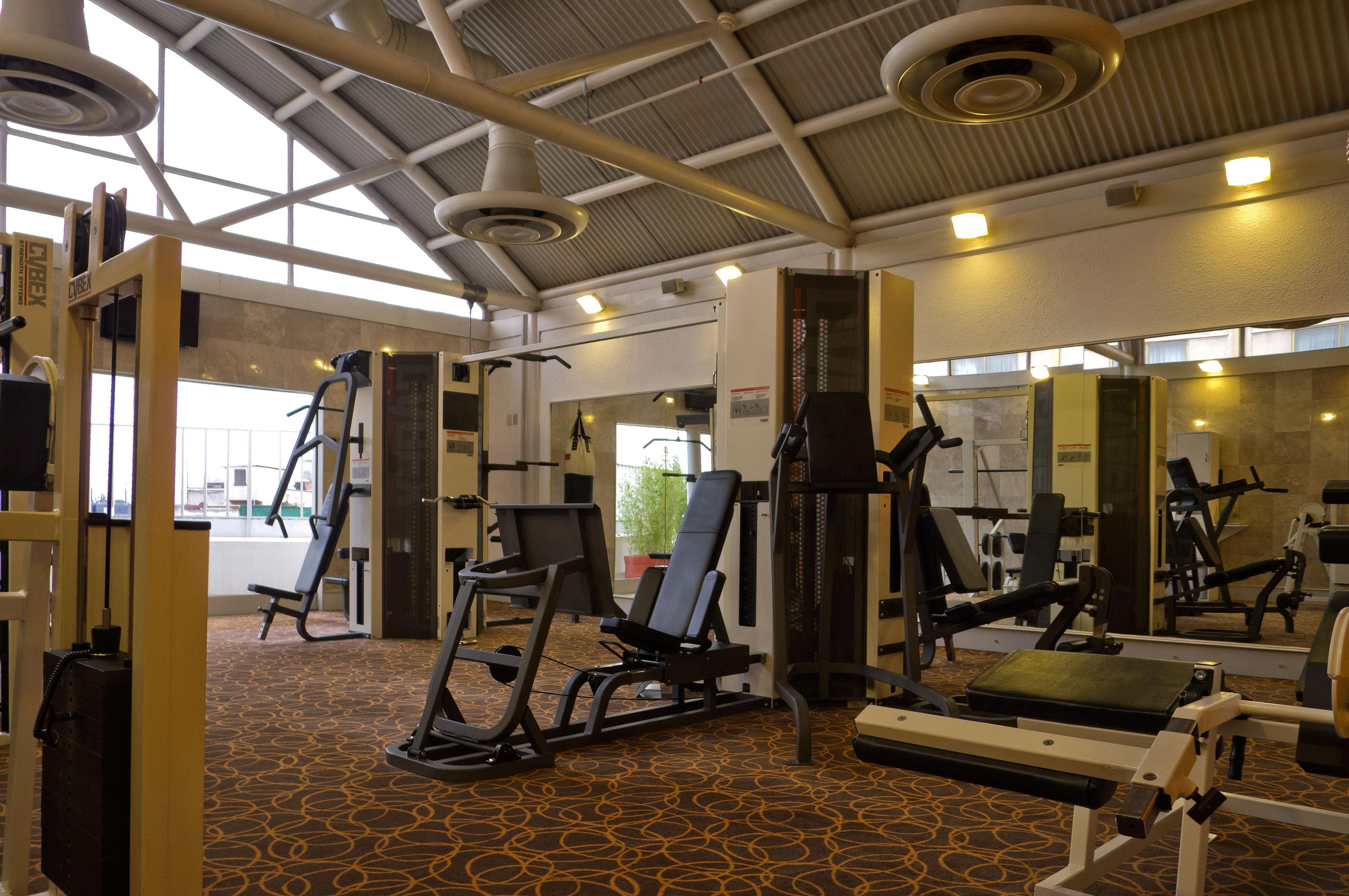 Fiesta Americana Reforma Mexico By Eksteriør billede The gym at the hotel