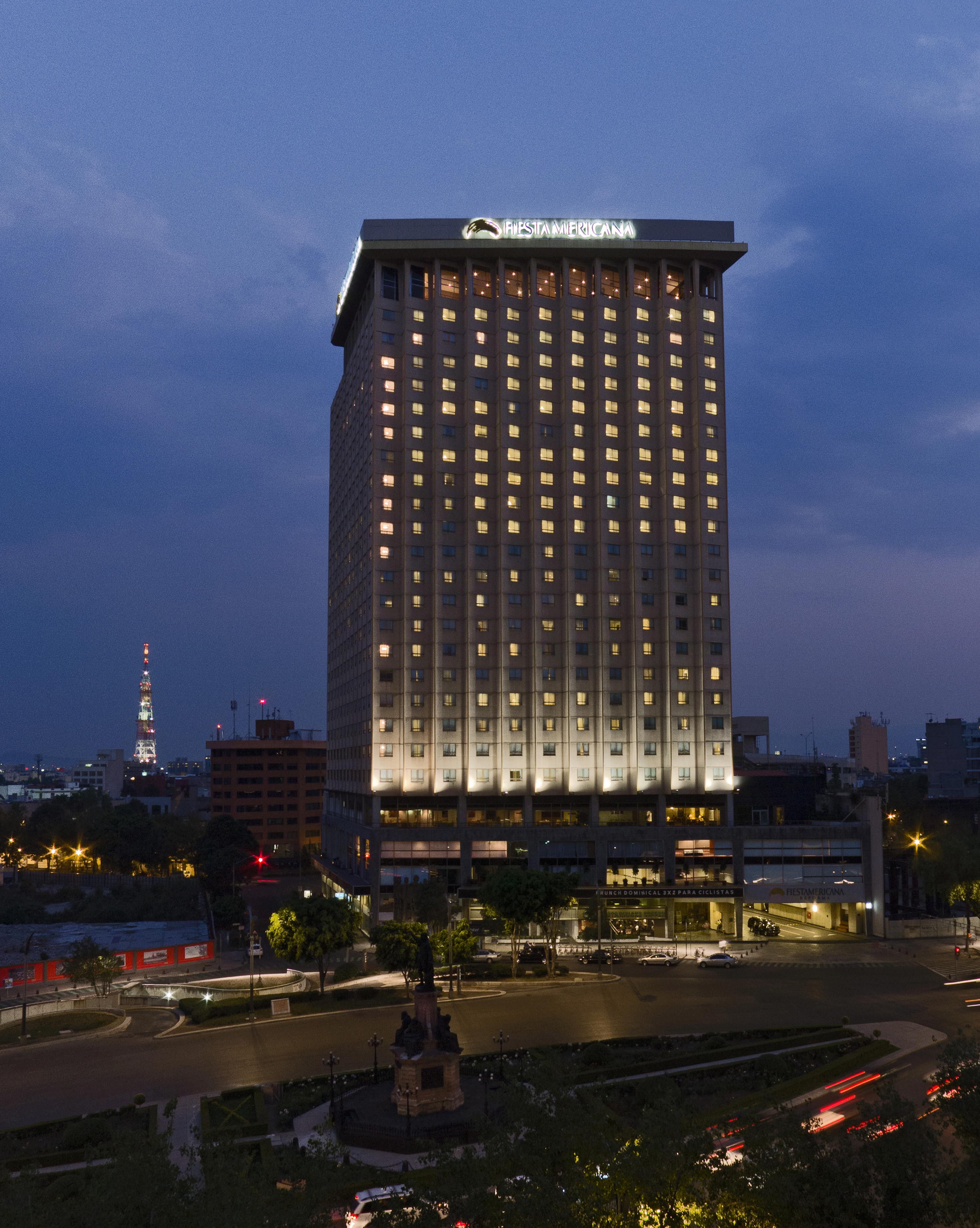 Fiesta Americana Reforma Mexico By Eksteriør billede The hotel at night