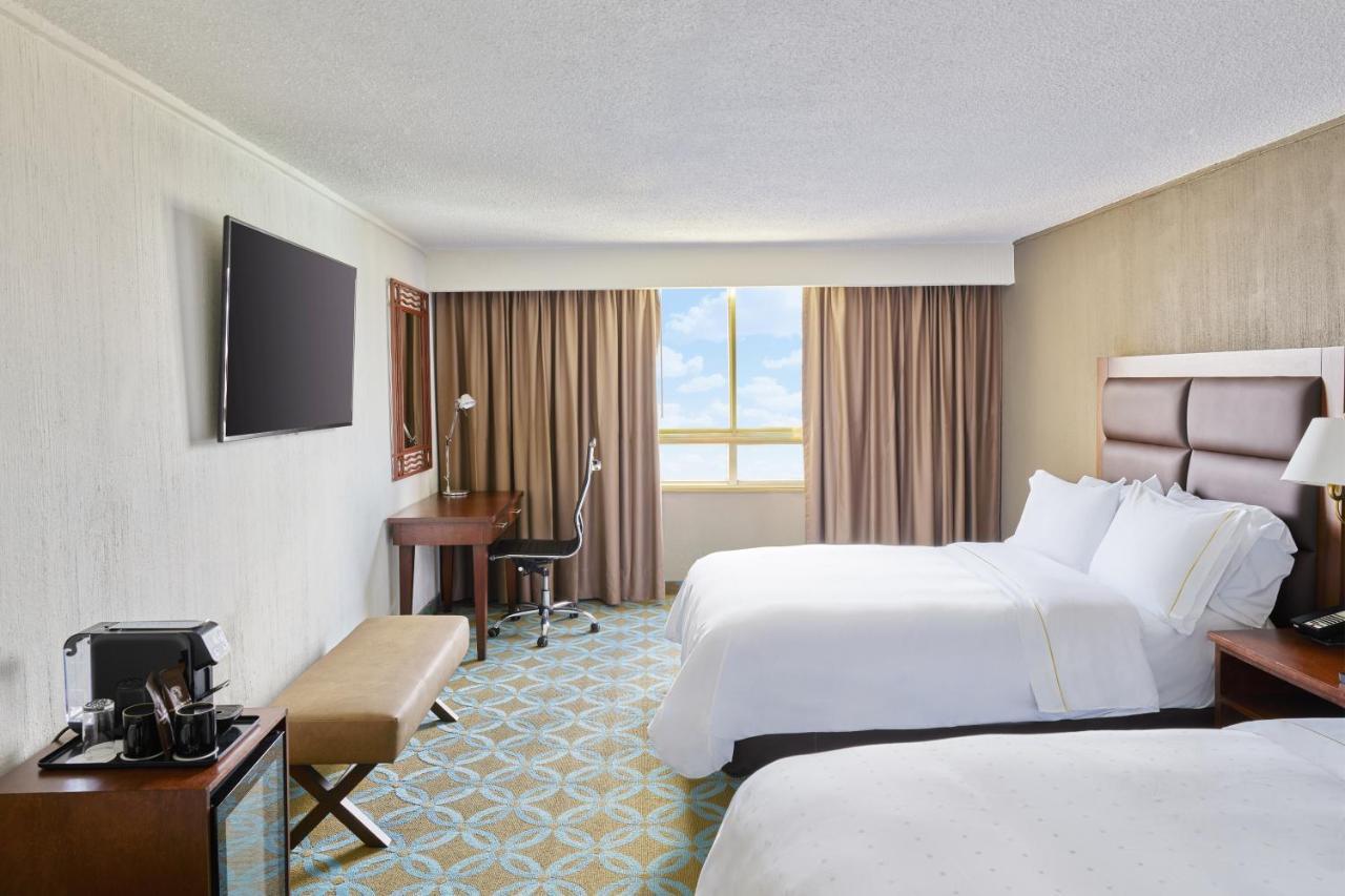 Fiesta Americana Reforma Mexico By Eksteriør billede A guest room at the Hilton San Francisco
